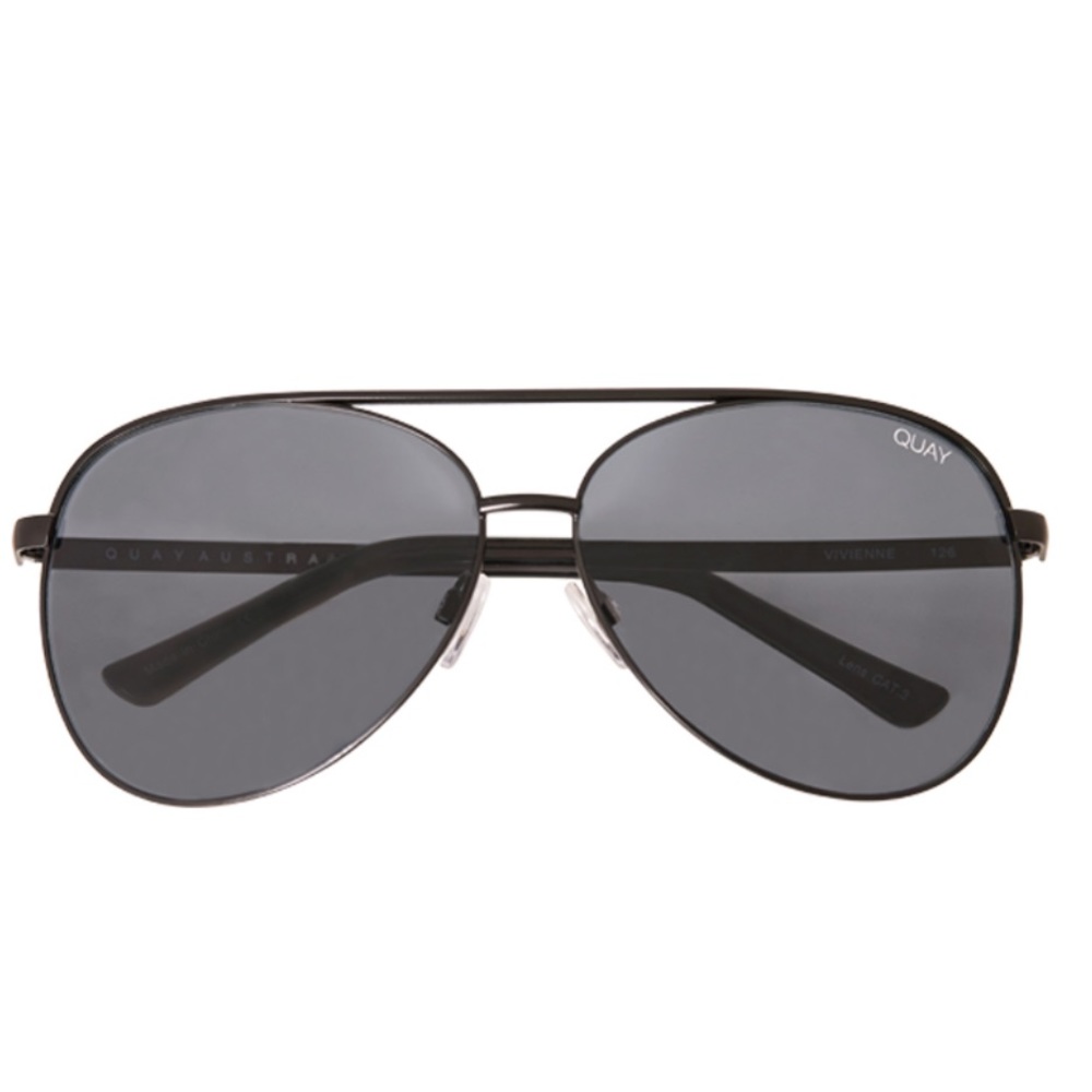 Quay Vivienne Sunglasses in Black/Smoke